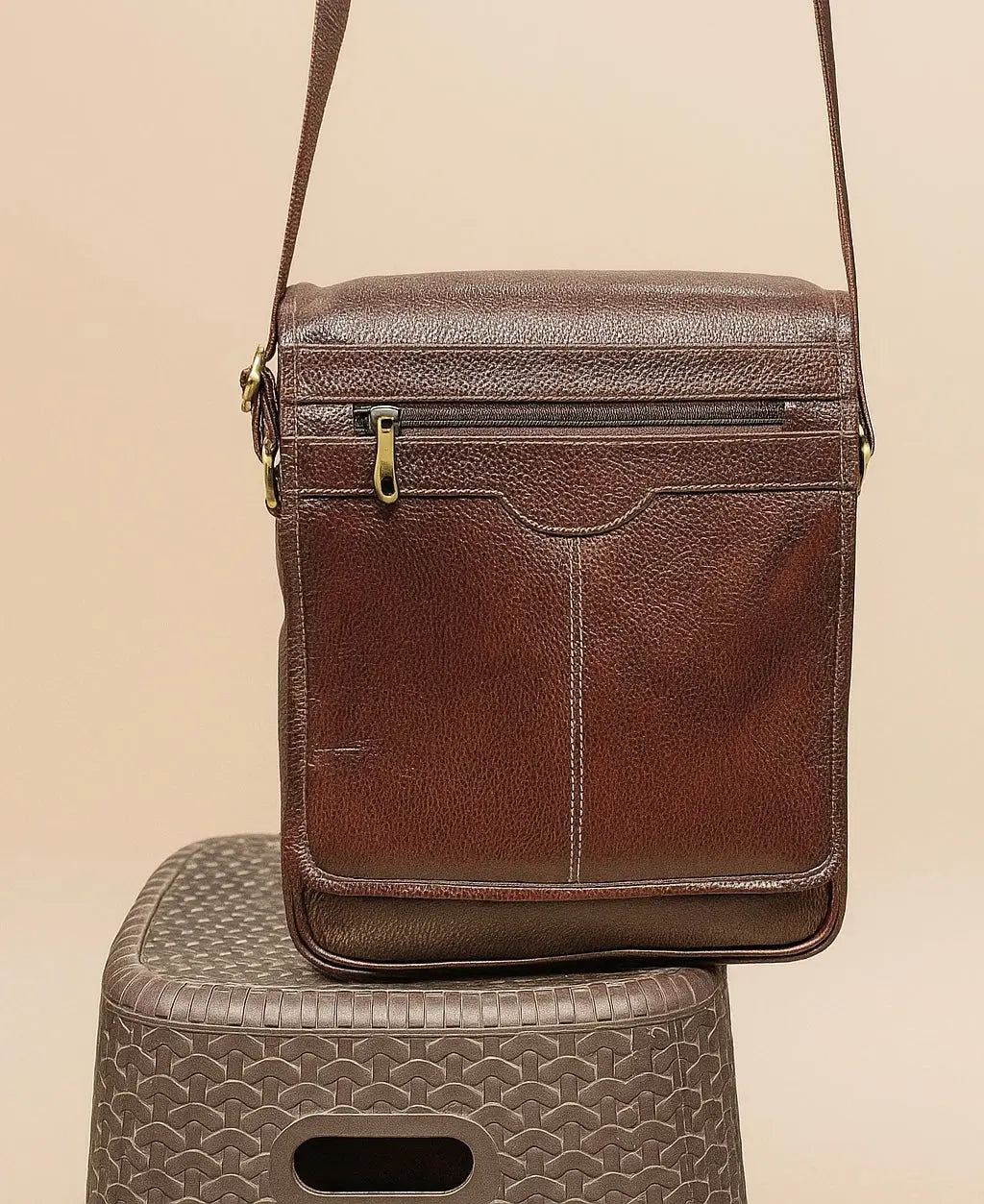 Girls' compact sling in brown